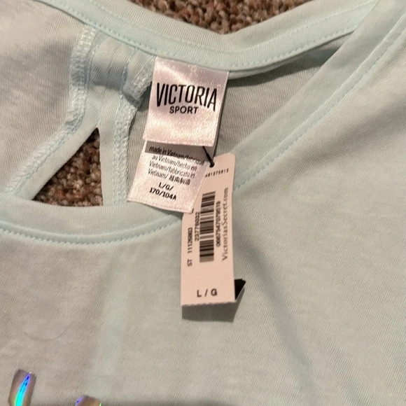New Victoria Sport Victoria's Secret Keyhole-back tank top - Picture 7 of 8